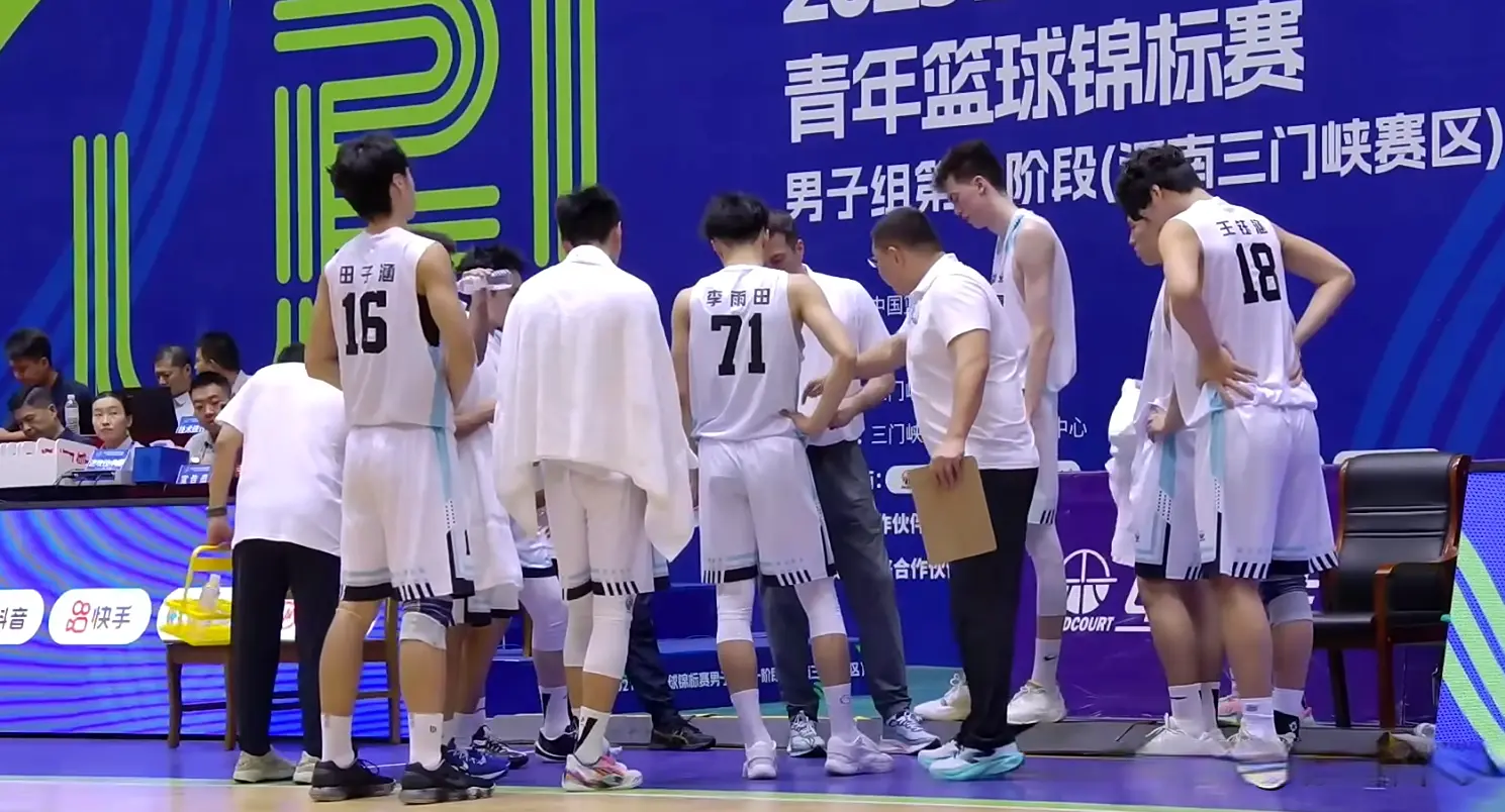 广厦男篮拥, 人得分上双, 两队在第三