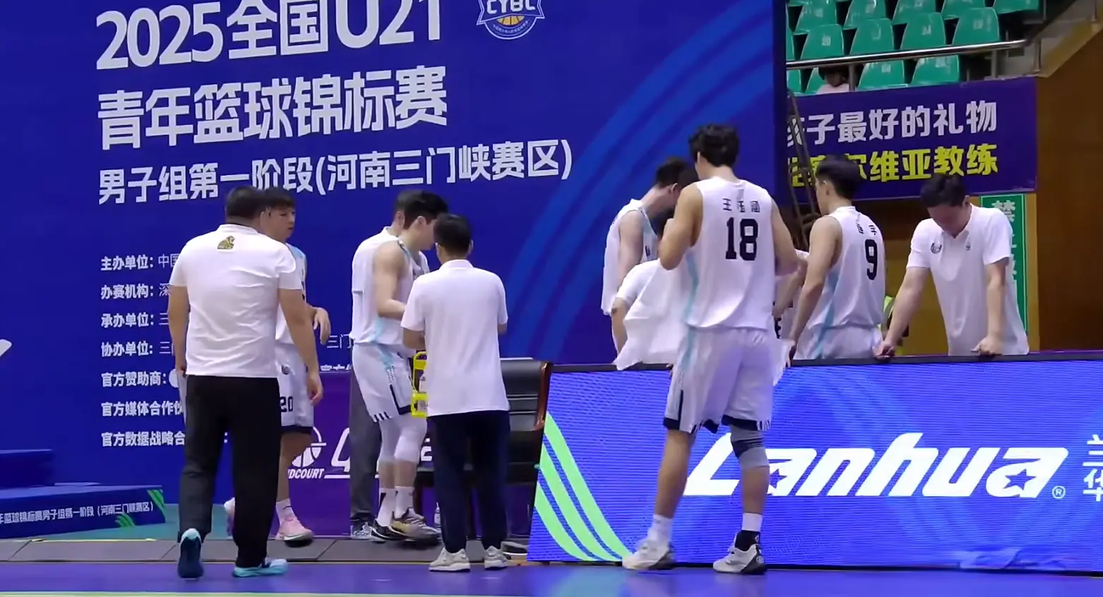 人得分上双, 崔新泉和连, AA