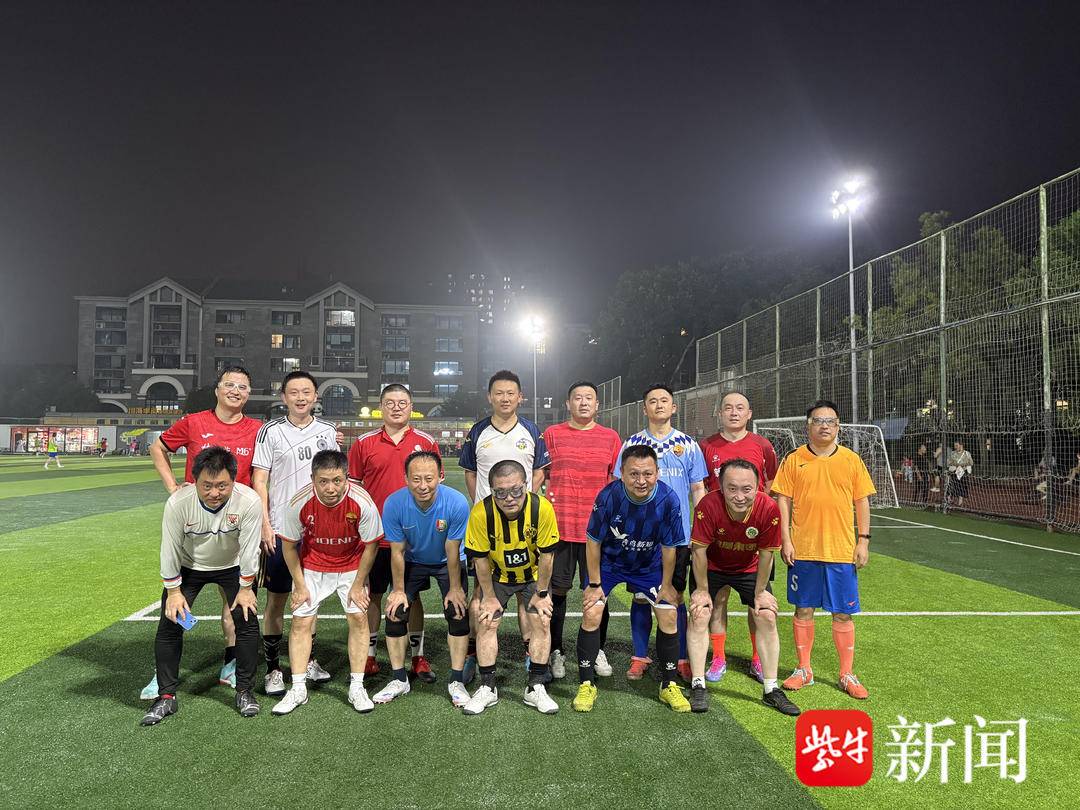 开始, 用踢足球的