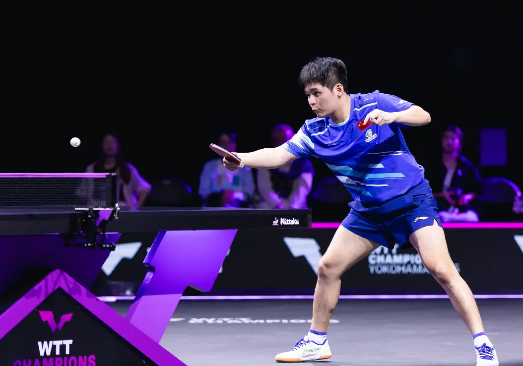 尽管顽强的, AA, 回球 尽管顽强的, AA, 回球