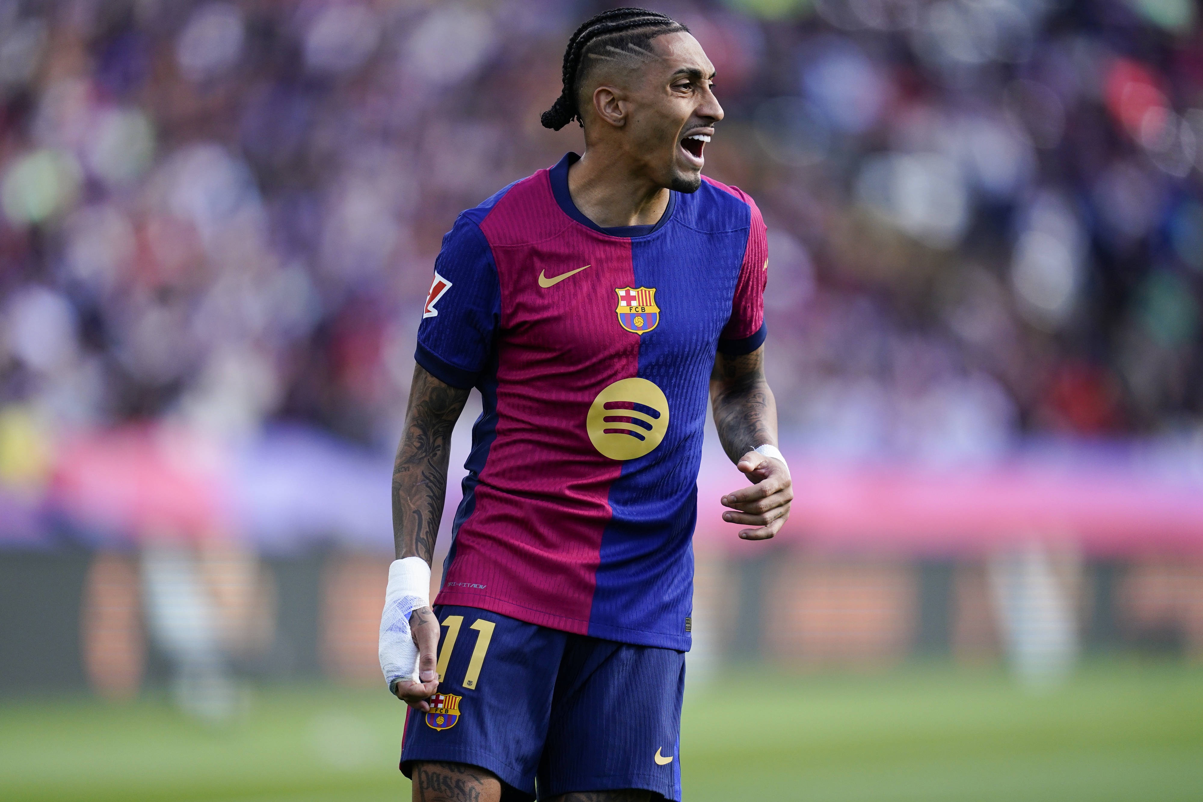 拉菲尼亚亲, 座球场上比